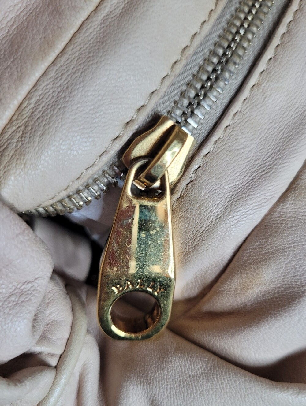 Bally   Lambskin Vintage  Shoulder  Bag - Picture 6 of 13